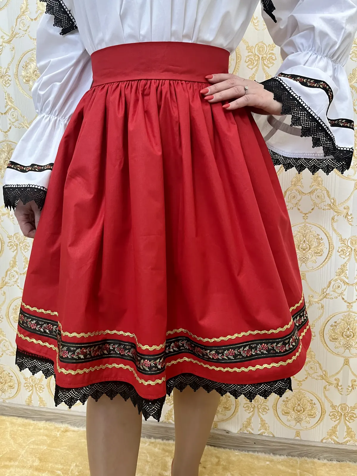 Costum traditional femei model 1