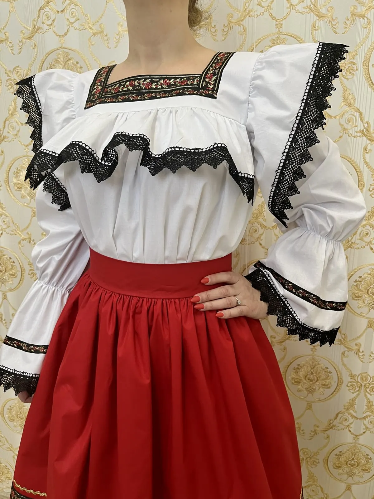 Costum traditional femei model 1