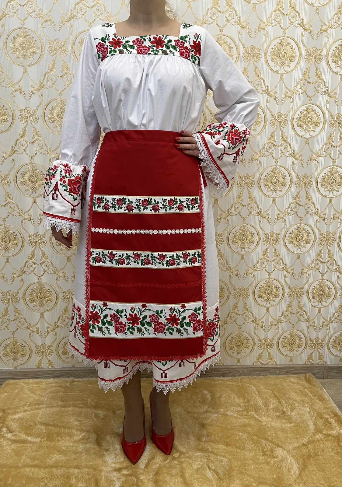 Costum traditional femei model 11