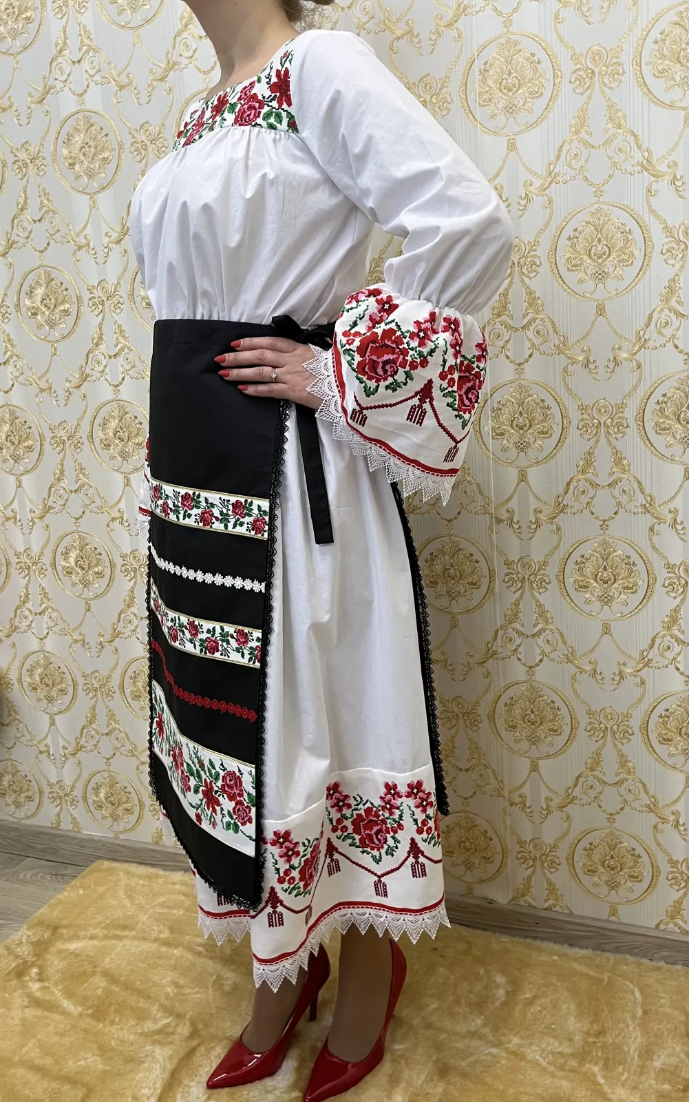 Costum traditional femei model 12
