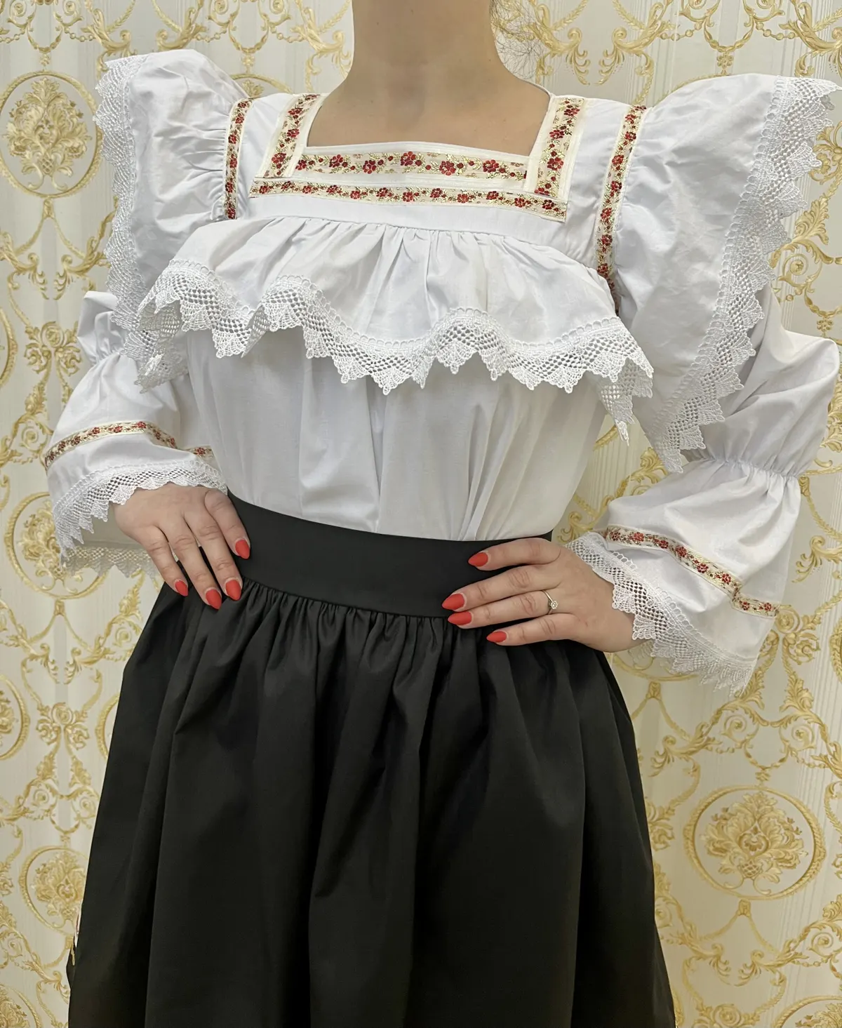 Costum traditional femei model 2