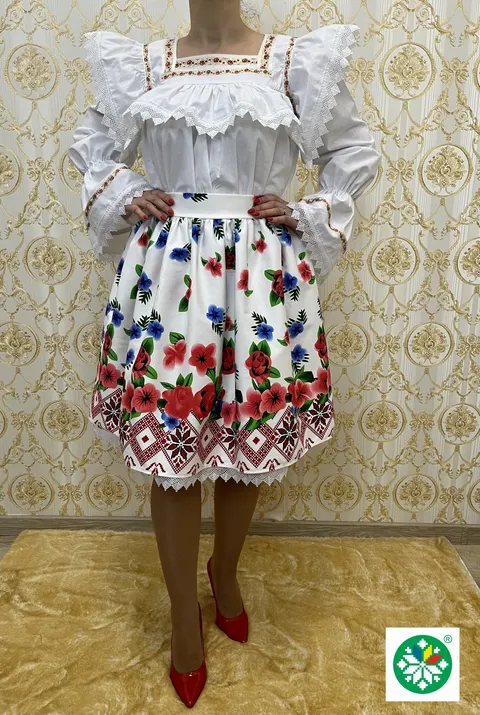 Costum traditional femei model 5