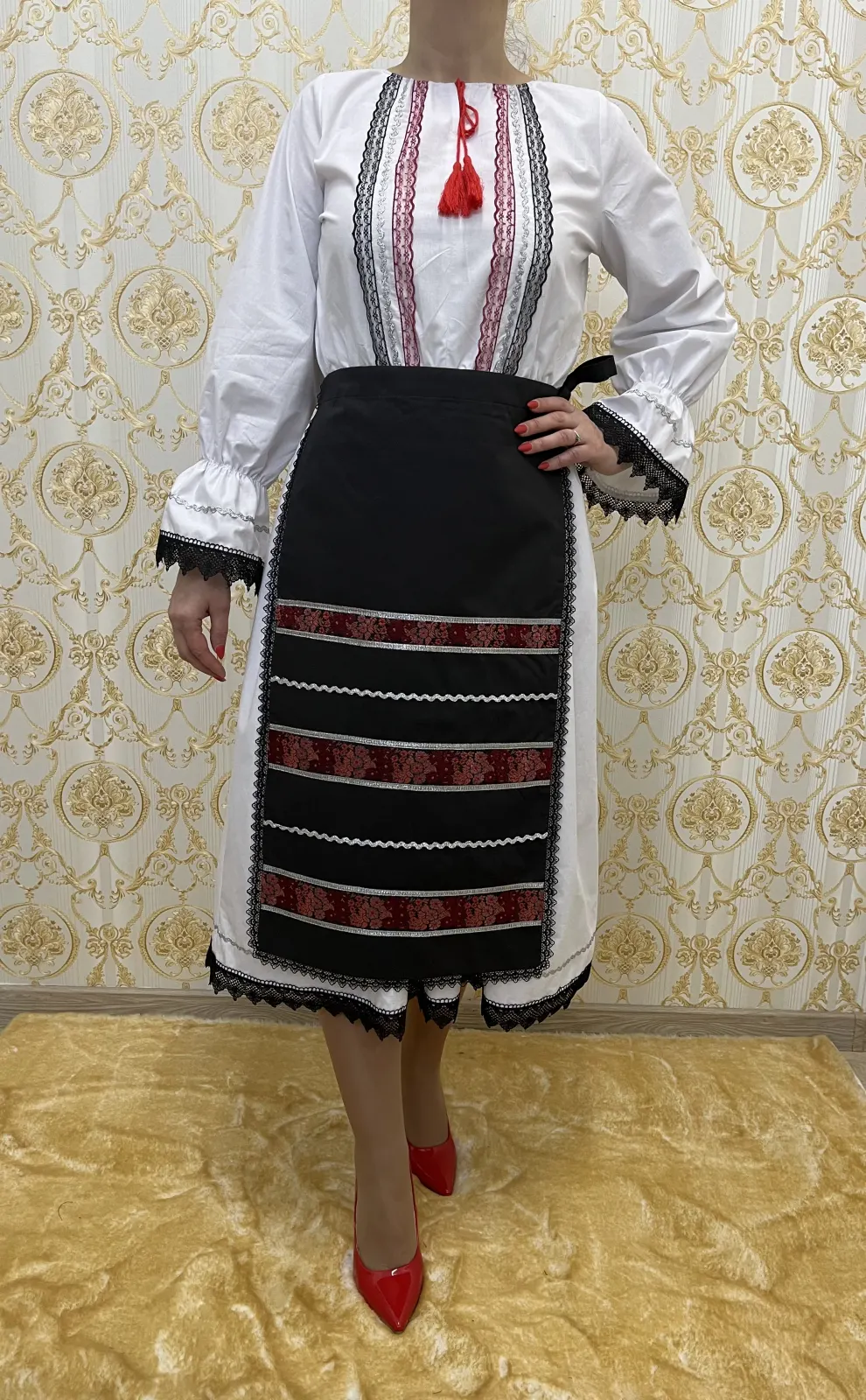 Costum traditional femei model 7