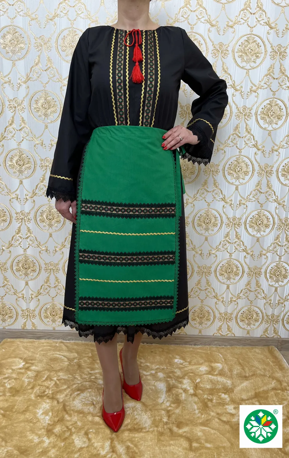 Costum traditional femei model 10