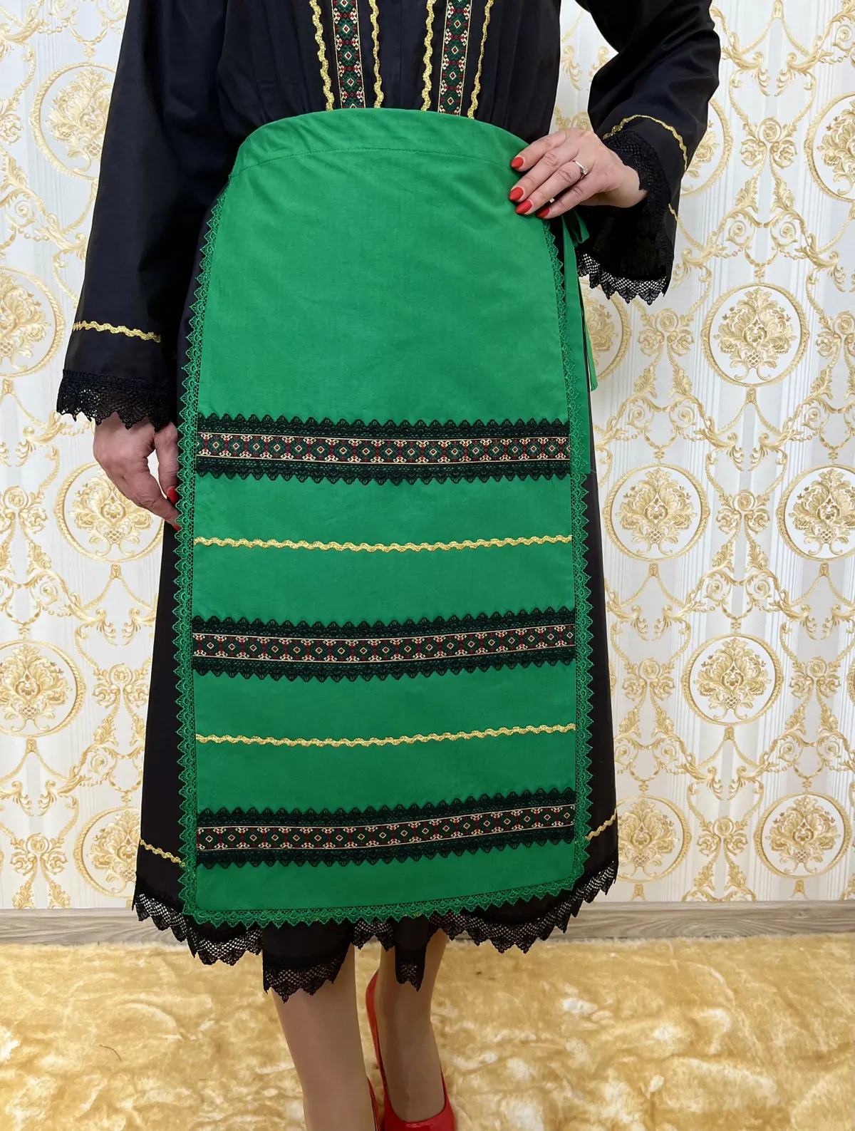 Costum traditional femei model 10