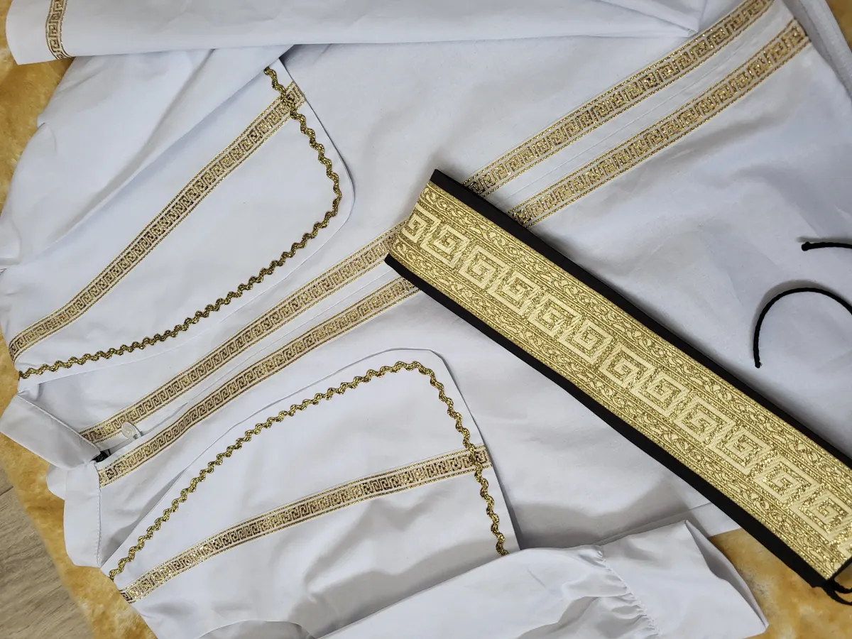 Costum traditional pentru baieti model 10