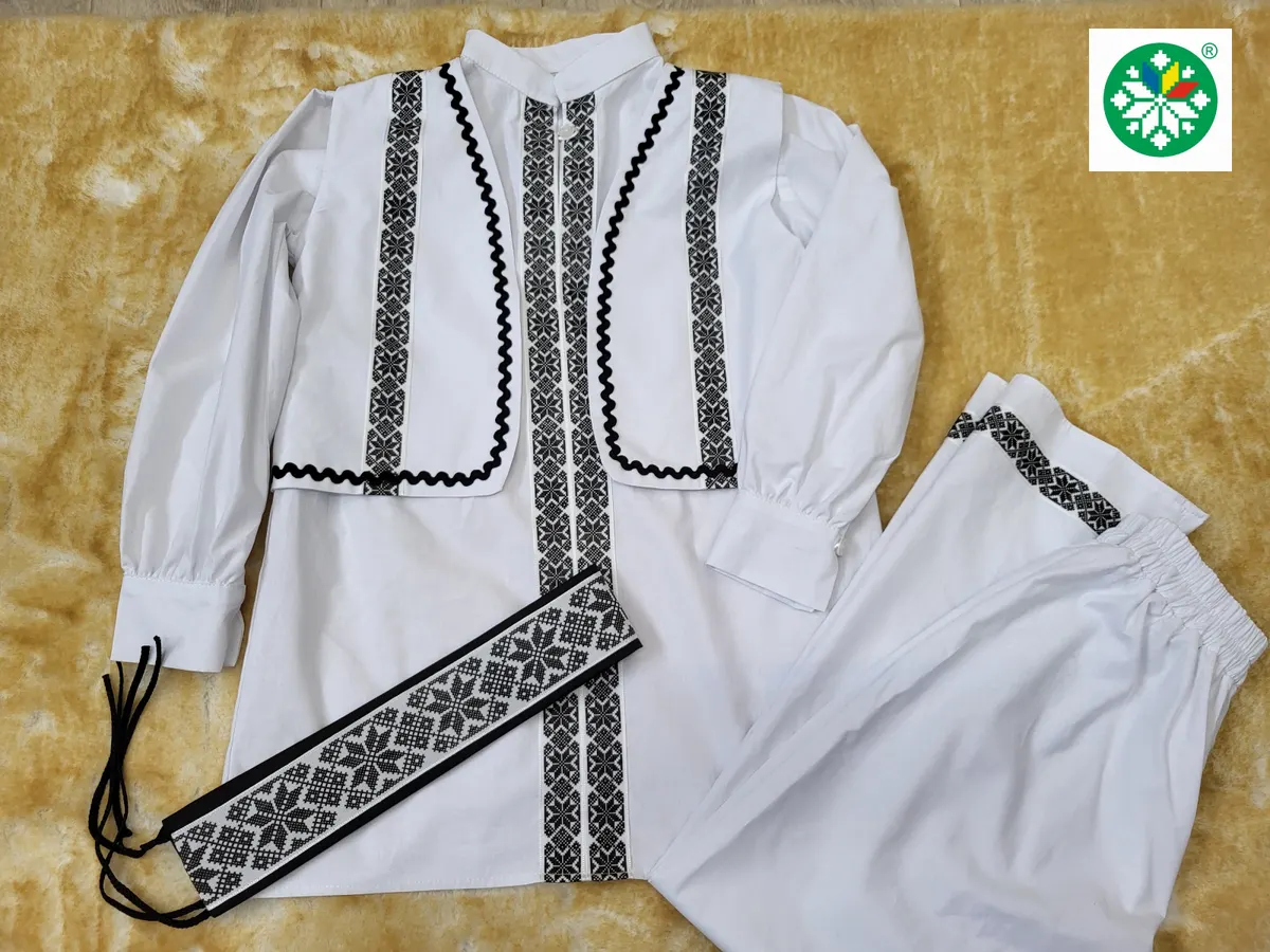 Costum traditional pentru baieti model 7