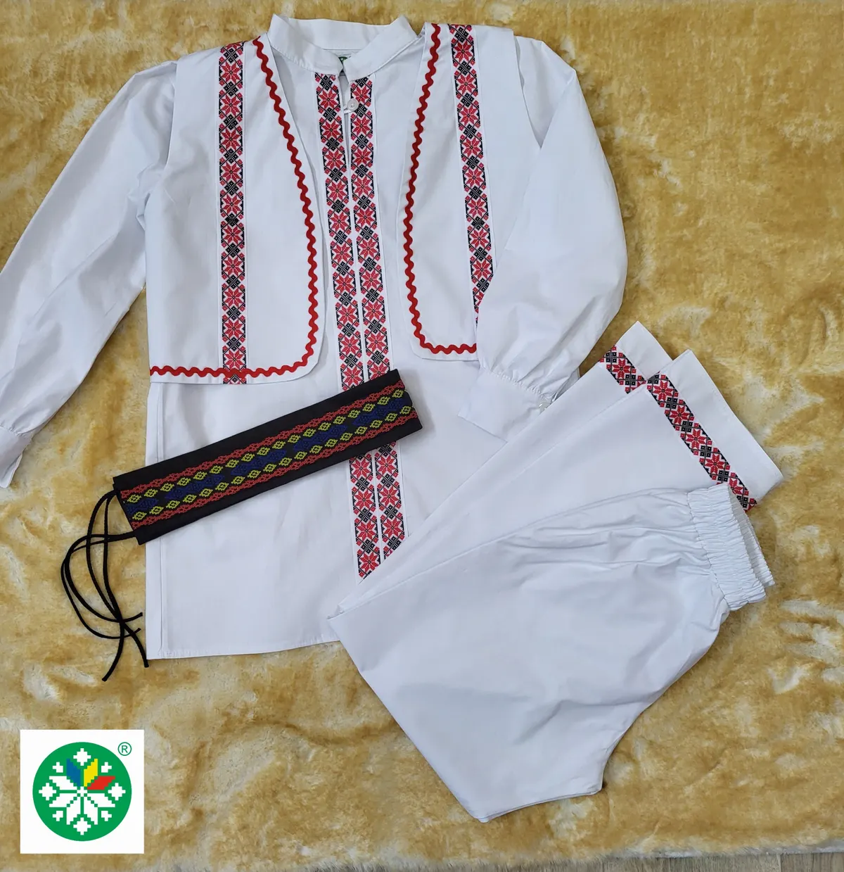 Costum traditional pentru baieti model 8