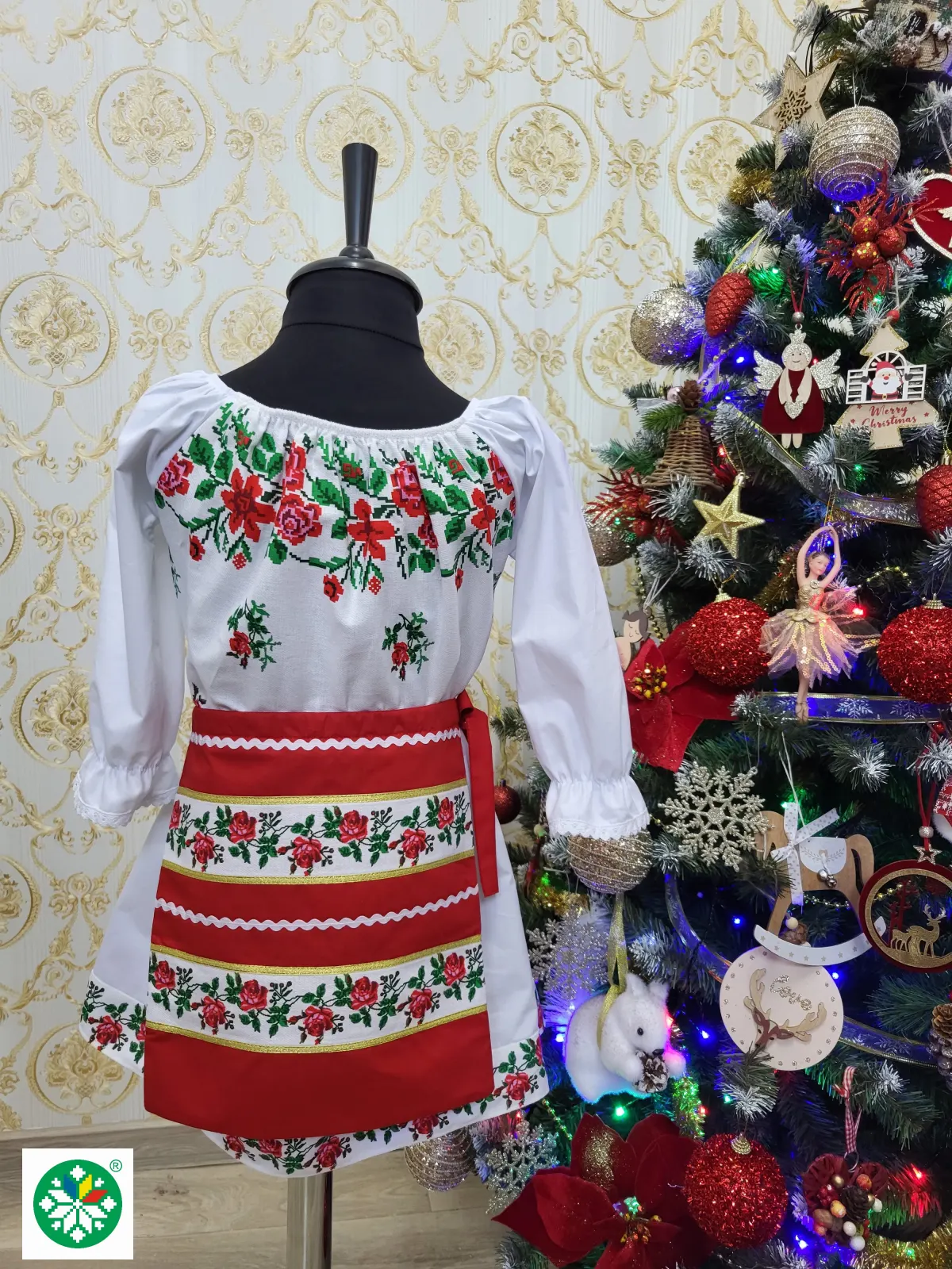 Costum traditional pentru fete model 2