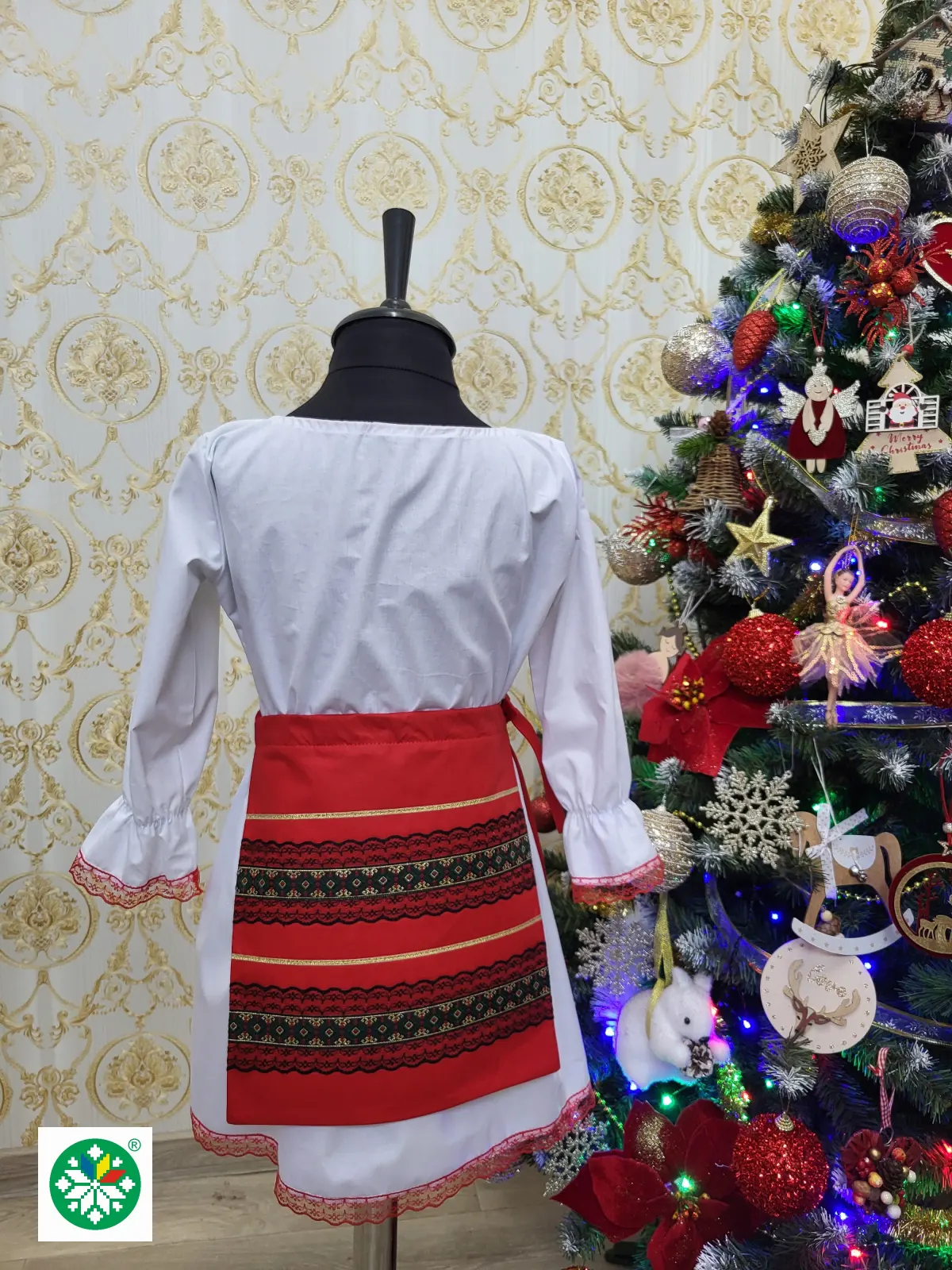 Costum traditional pentru fete model 3