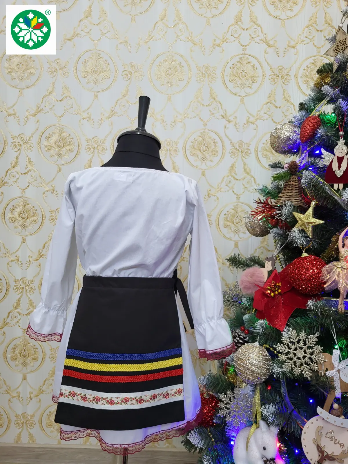 Costum traditional pentru fete model 4