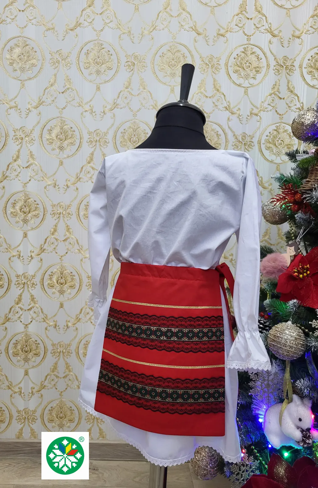Costum traditional pentru fete model 8