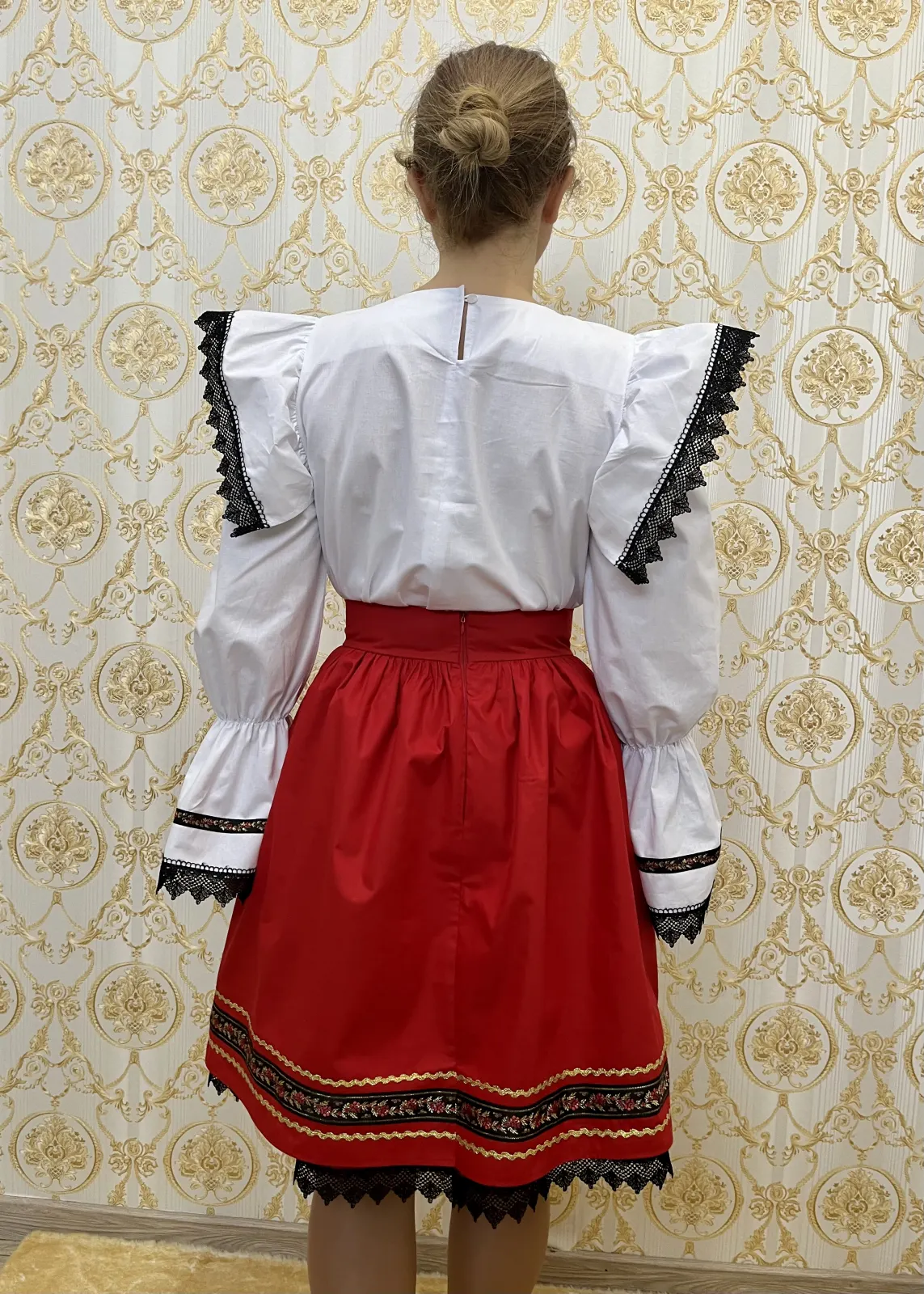 Ie traditionala Ana-Maria