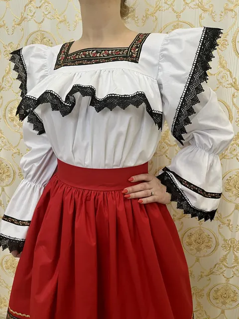 Ie traditionala Ana-Maria