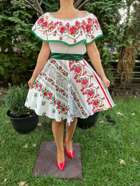 Rochie traditionala scurta Minerva