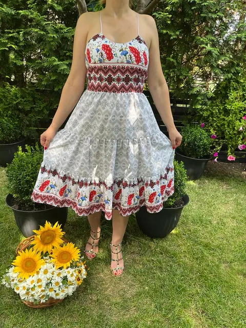 Rochie traditionala volane medie Lucia